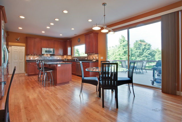 For Sale: 2120 Beaver Creek Dr Vernon Hills, IL 60061
