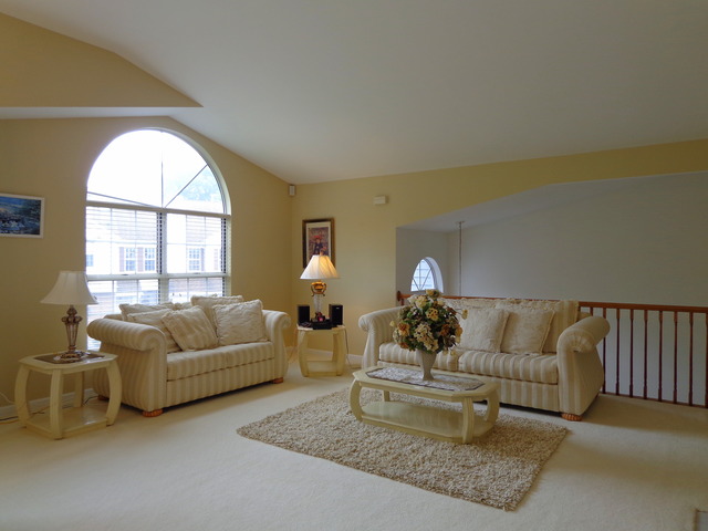 For Sale: 814 Kalamazoo Cir Vernon Hills, IL 60061
