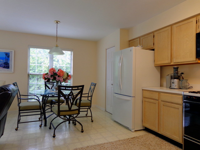 For Sale: 814 Kalamazoo Cir Vernon Hills, IL 60061