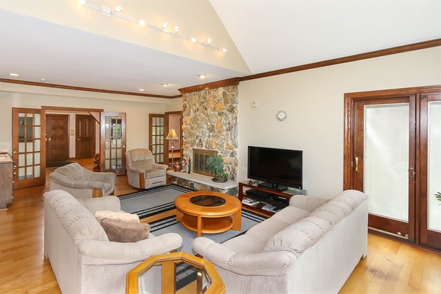 426 Lauder Ln
