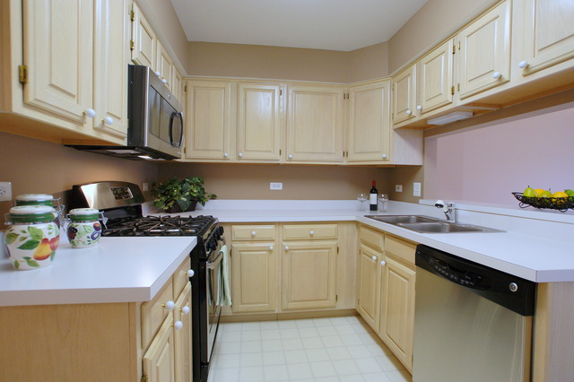 For Sale: 690 N Charter Hall Dr Palatine, IL 60067