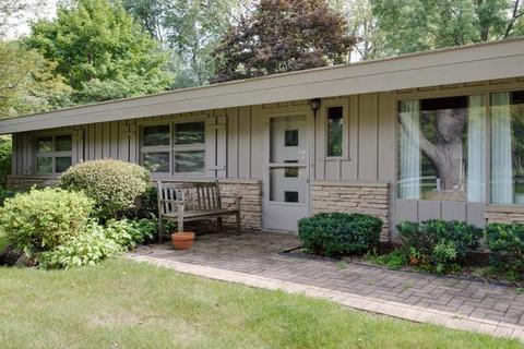 74 Elmwood Ln