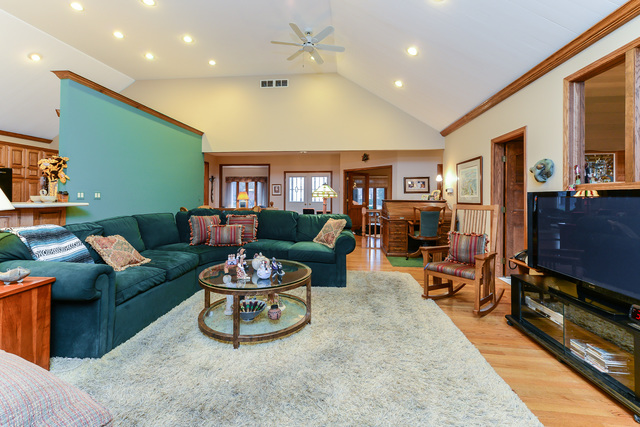 407 Meadow Ridge Ln