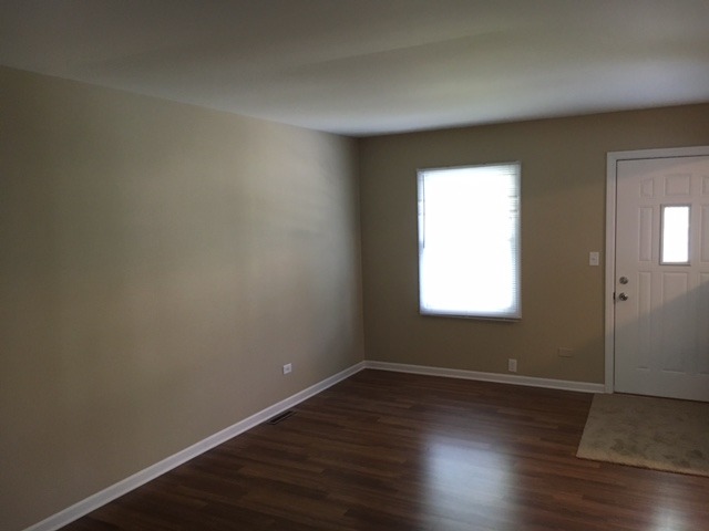 For Sale: 1527 Grove Dr Round Lake, IL 60073