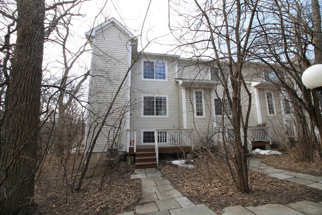 For Sale: 333 W Treehouse Ln #APT 333 Round Lake, IL 60073