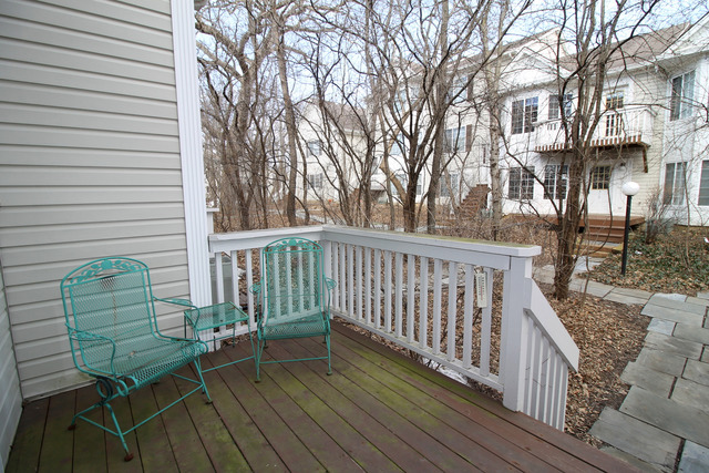 For Sale: 333 W Treehouse Ln #APT 333 Round Lake, IL 60073