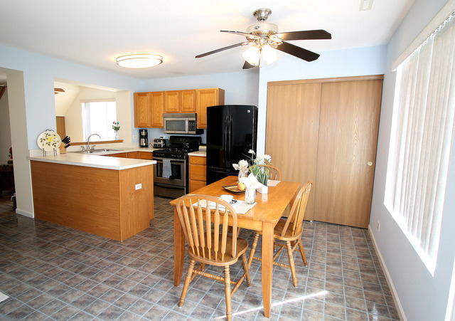 For Sale: 333 W Treehouse Ln #APT 333 Round Lake, IL 60073
