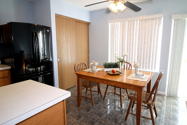 For Sale: 333 W Treehouse Ln #APT 333 Round Lake, IL 60073