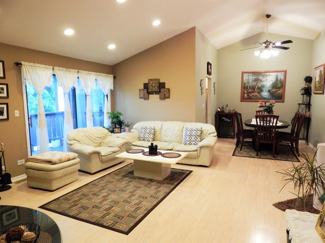 For Sale: 1011 E Glavin Ct #2 Palatine, IL 60074