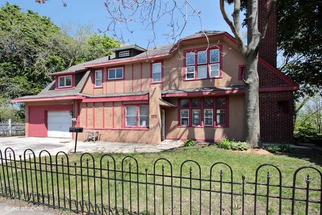 For Sale: 449 N Sheridan Rd Waukegan, IL 60085