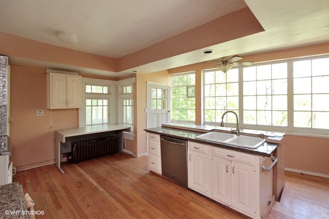 For Sale: 449 N Sheridan Rd Waukegan, IL 60085