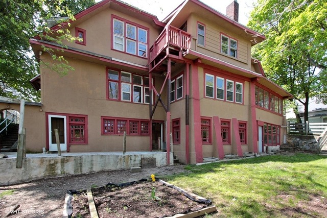 For Sale: 449 N Sheridan Rd Waukegan, IL 60085