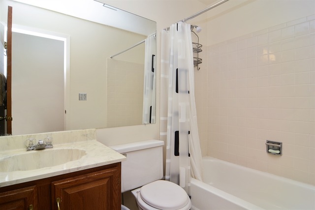For Sale: 1017 Auburn Ln #APT 1017 Buffalo Grove, IL 60089