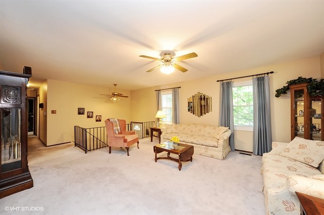 For Sale: 851 Twisted Oak Ln Buffalo Grove, IL 60089