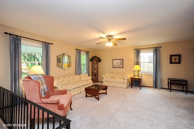 For Sale: 851 Twisted Oak Ln Buffalo Grove, IL 60089