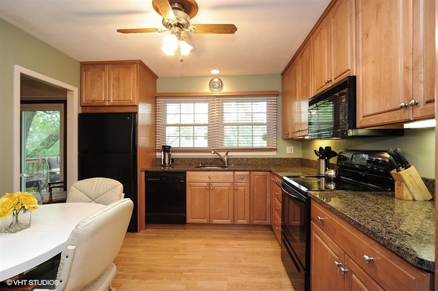 For Sale: 851 Twisted Oak Ln Buffalo Grove, IL 60089