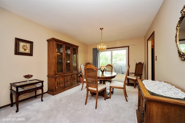 For Sale: 851 Twisted Oak Ln Buffalo Grove, IL 60089