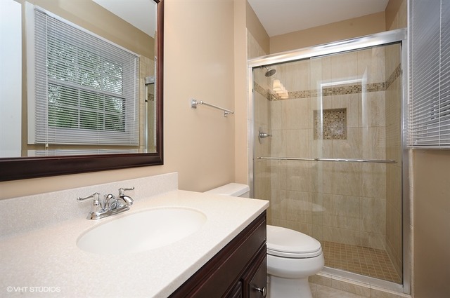 For Sale: 851 Twisted Oak Ln Buffalo Grove, IL 60089