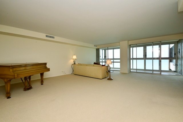 For Sale: 1616 Sheridan Rd #APT 6E Wilmette, IL 60091