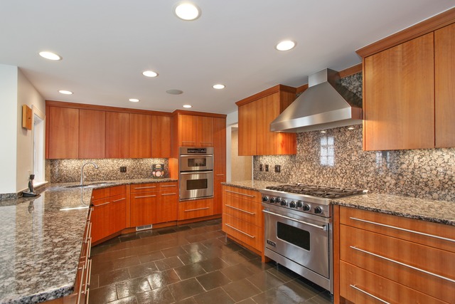 For Sale: 2338 Elmwood Ave Wilmette, IL 60091