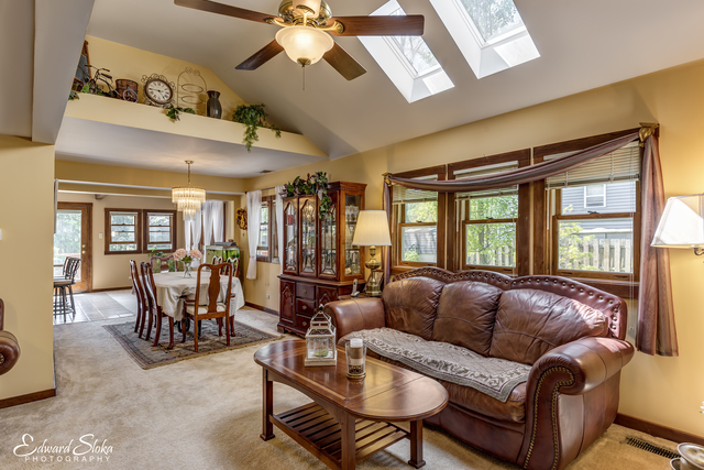 1105 Applewood Ln