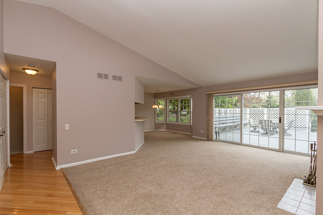For Sale: 2220 Cumberland Pkwy Algonquin, IL 60102