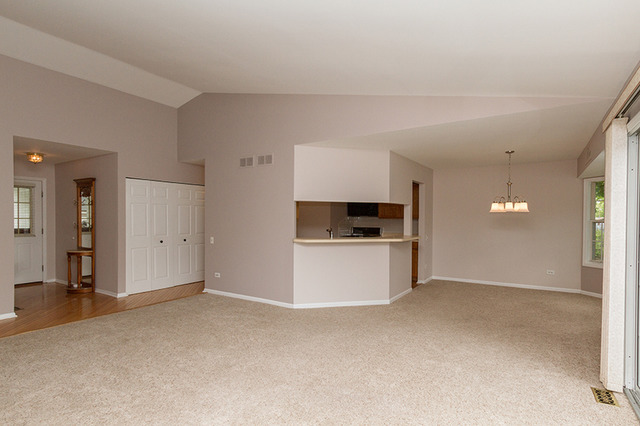 For Sale: 2220 Cumberland Pkwy Algonquin, IL 60102