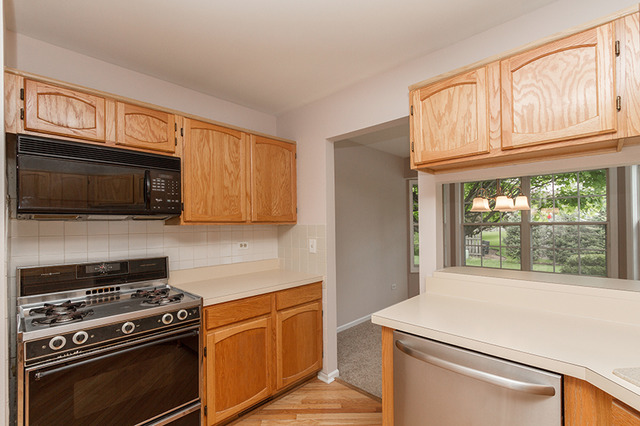 For Sale: 2220 Cumberland Pkwy Algonquin, IL 60102