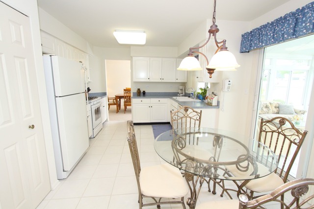 For Sale: 863 S Castlewood Ln Bartlett, IL 60103