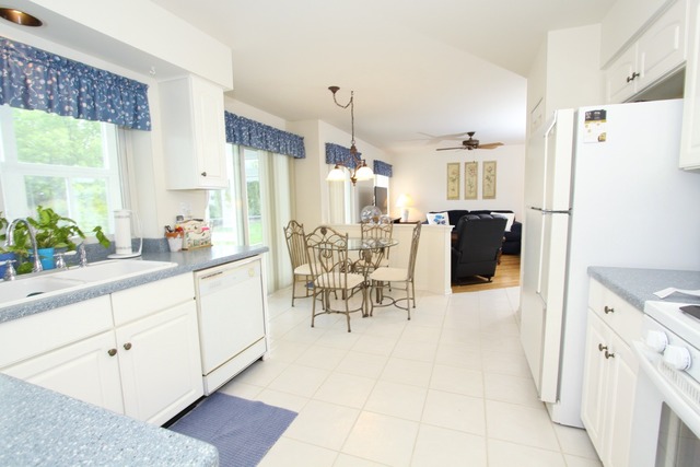 For Sale: 863 S Castlewood Ln Bartlett, IL 60103