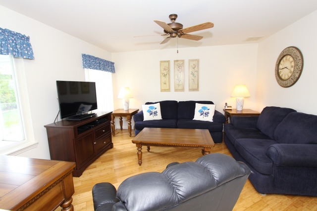 For Sale: 863 S Castlewood Ln Bartlett, IL 60103
