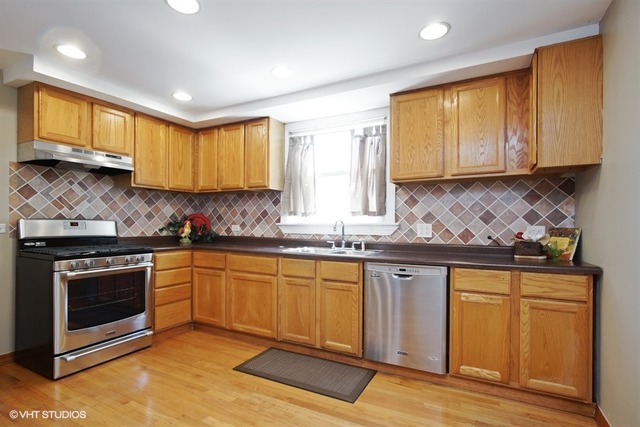 For Sale: 317 N Poplar Ave Bensenville, IL 60106