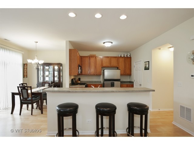 327 Charles St