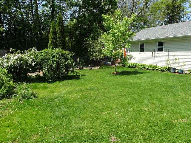 For Sale: 404 Hoover Dr Carpentersville, IL 60110