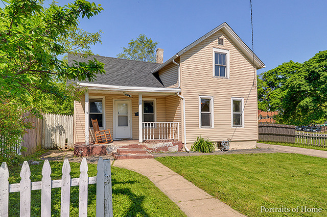 For Sale: 606 Grace St Elgin, IL 60120