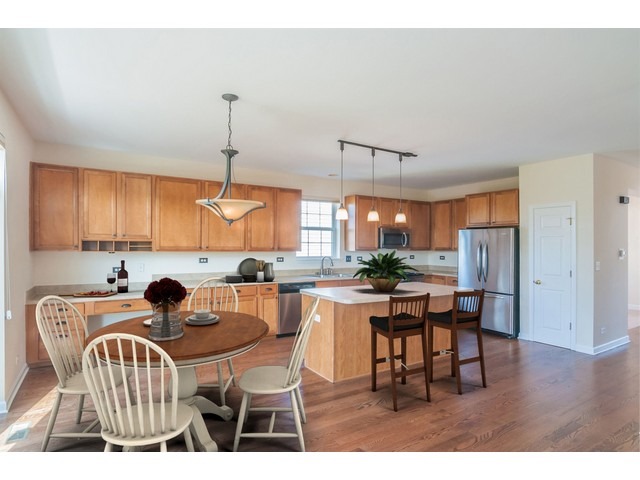 For Sale: 3151 Primrose St Elgin, IL 60124