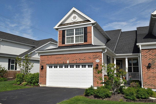 For Sale: 1015 Broadmoor Dr Elgin, IL 60124