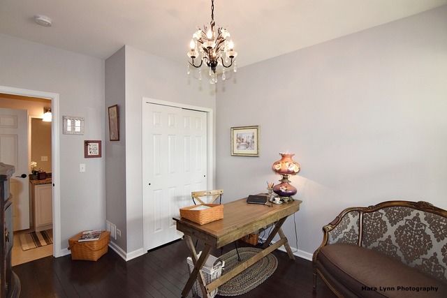 For Sale: 1015 Broadmoor Dr Elgin, IL 60124