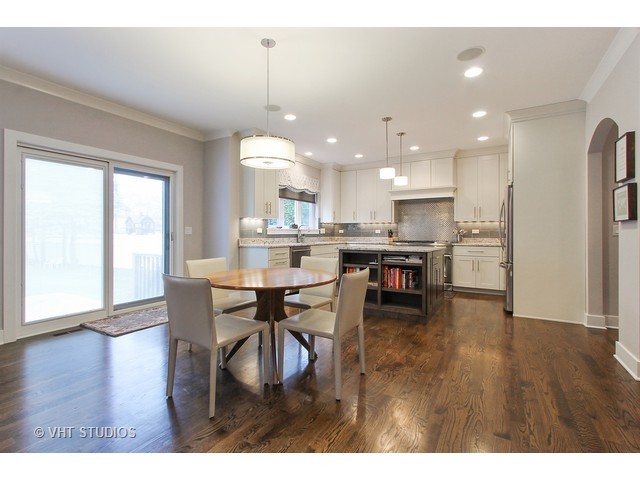 237 N Geneva Ave