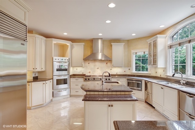 For Sale: 490 S Prairie Ave Elmhurst, IL 60126