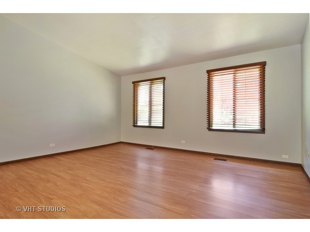 For Sale: 5450 Arlington Dr Hanover Park, IL 60133