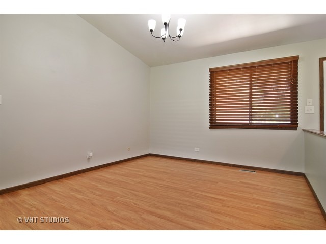 For Sale: 5450 Arlington Dr Hanover Park, IL 60133
