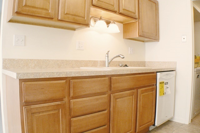 1341 Kingsbury Dr #6