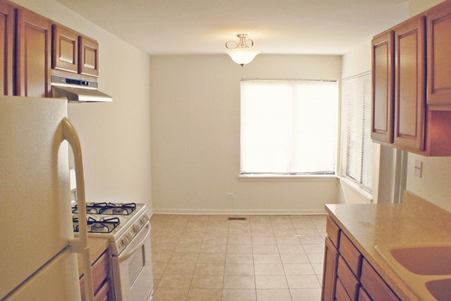 1341 Kingsbury Dr #6