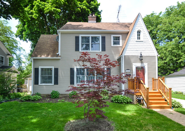 For Sale: 210 Logan Ave Geneva, IL 60134