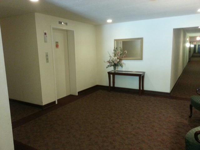 For Sale: 470 Raintree Ct #APT 2M Glen Ellyn, IL 60137