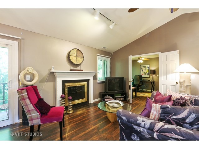 For Sale: 356 Bloomfield Ln #8 Glen Ellyn, IL 60137