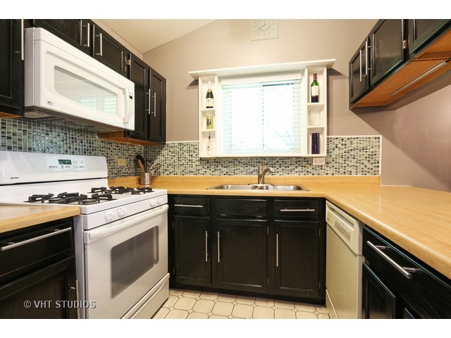 For Sale: 356 Bloomfield Ln #8 Glen Ellyn, IL 60137