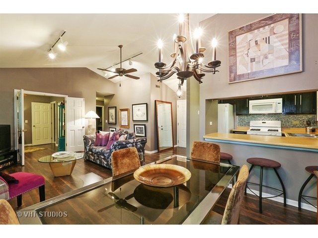 For Sale: 356 Bloomfield Ln #8 Glen Ellyn, IL 60137