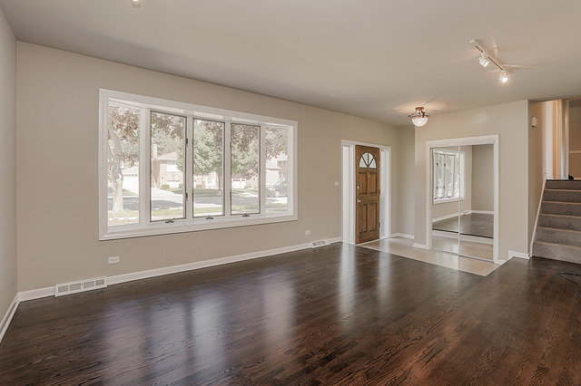 For Sale: 443 S Walnut Ave Itasca, IL 60143
